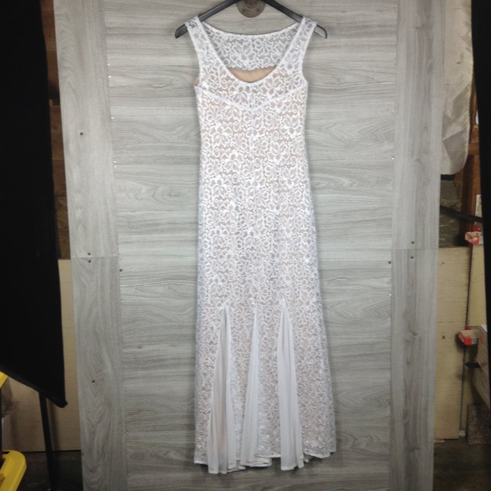 Onyx Nite White Sleeveless Lace Maxi Dress